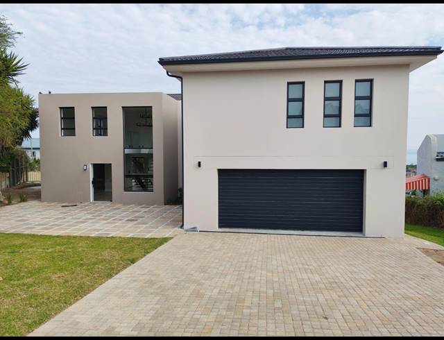 4 BEDROOM HOUSE FOR SALE IN DANA BAY